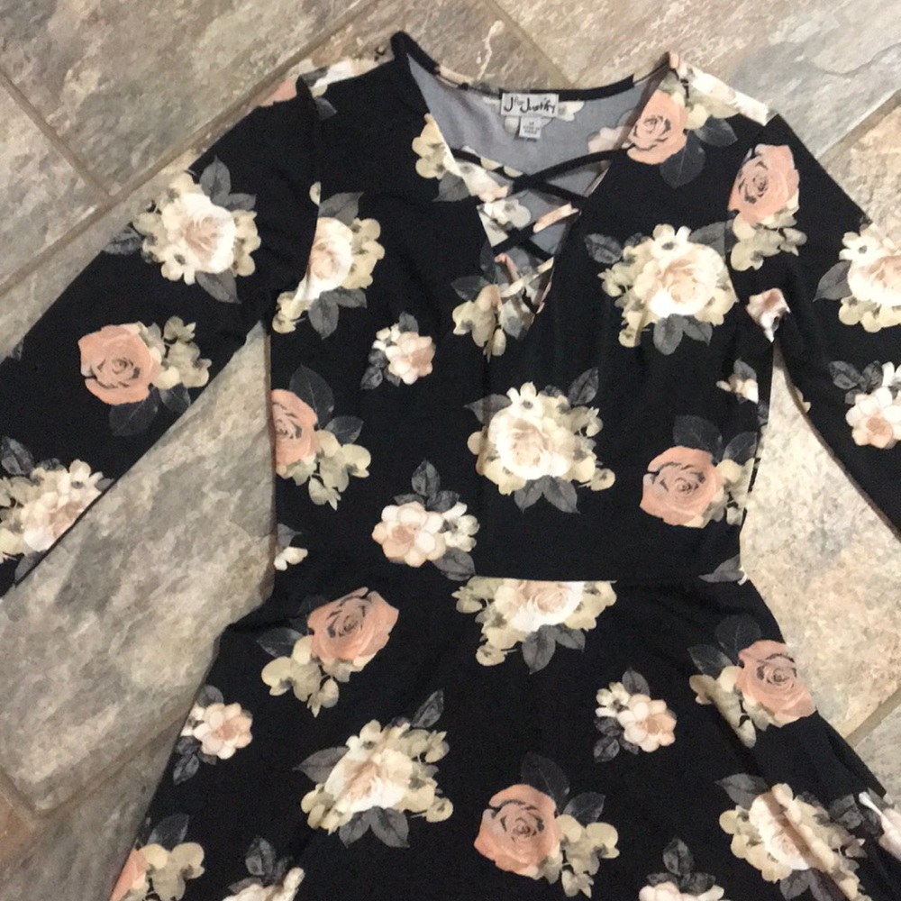 Dress - Picture 2 of 4